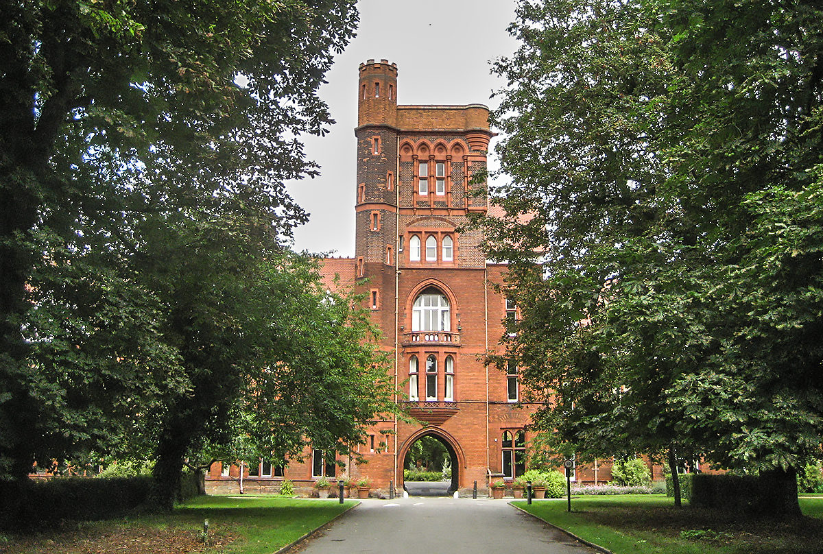 Girton College, парапетная башня